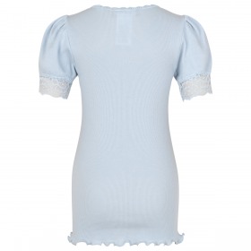 Rosemunde t-shirt heather sky, lyseblå med blonder
